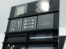 UV PDMS製マイクロ流路の展示品
